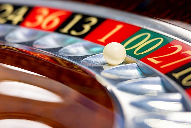 Speed Blackjack table interface showing dealer, live feed, and player decision buttons